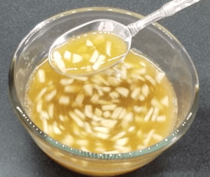 garlic vinegar sauce for Egyptian koshari