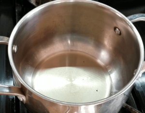 Heating oil for Egyptian koshari vermicelli