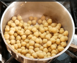 chickpeas for an easy homemade Egyptian koshari recipe