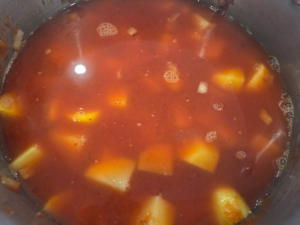 Adding water to tomato sauce for vegan Egyptian potato stew