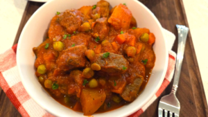 Egyptian Bazella garnished with fresh parsley before serving