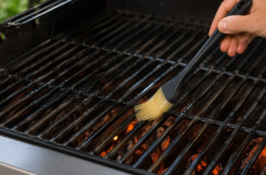Preheating grill and lightly oiling grill grates before cooking chicken thighs.