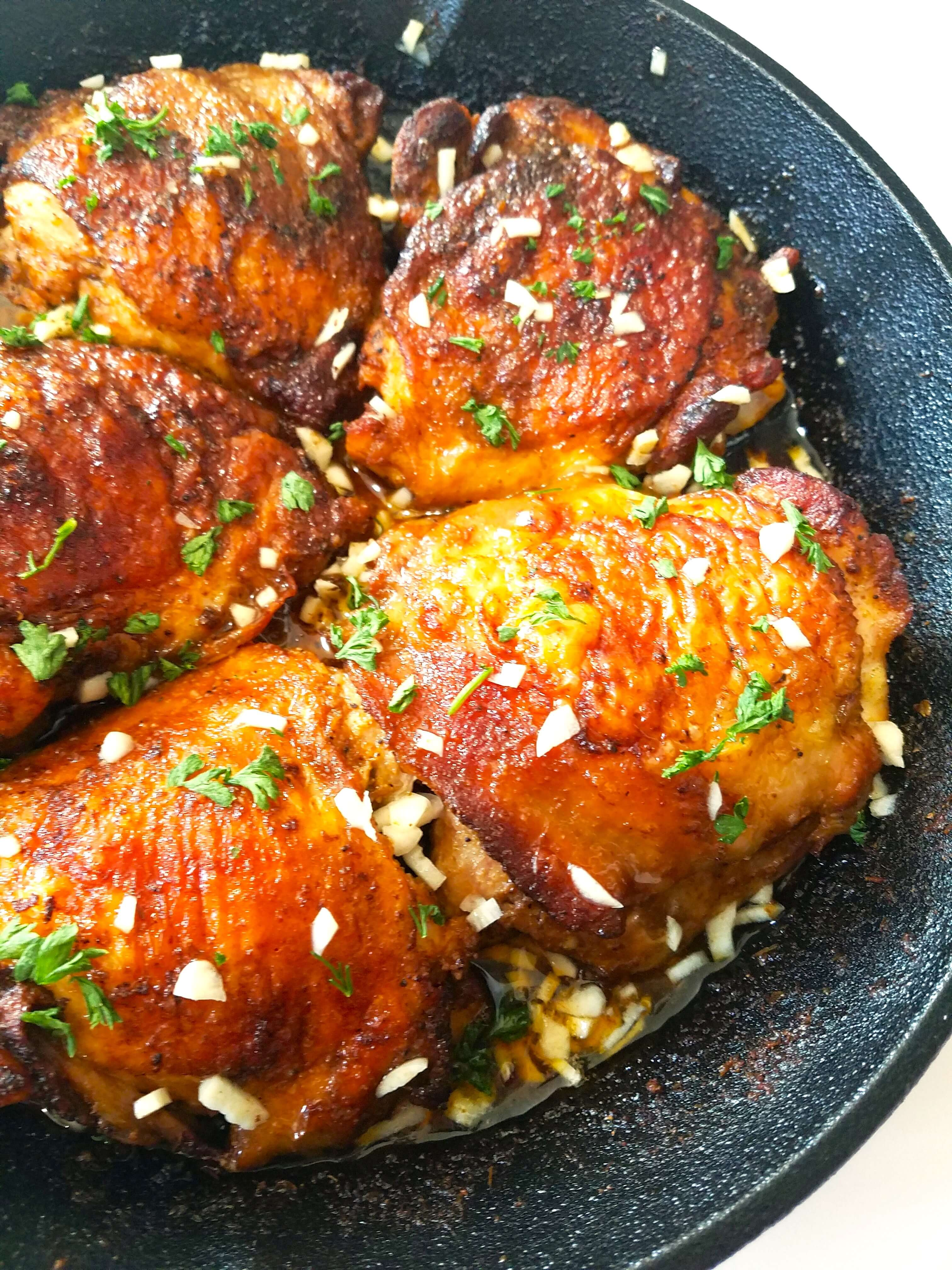 Lemon garlic chicken thighs with crispy skin and juicy meat